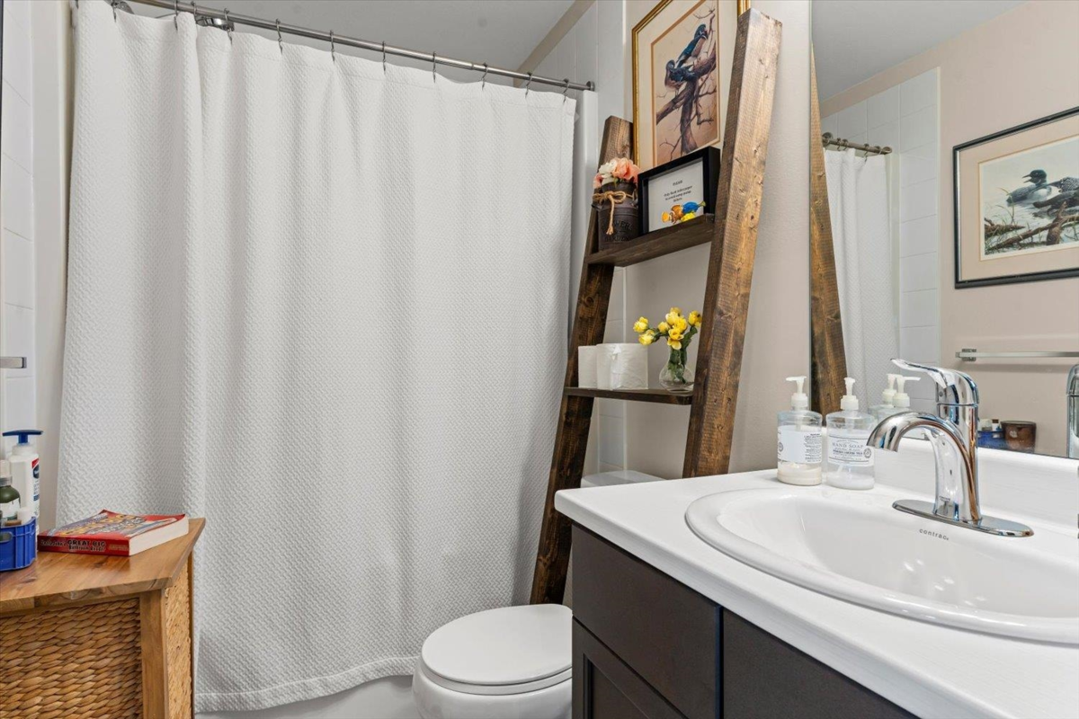 Laundry Room Photo of 47215 Sylvan Drive, Chilliwack, BC