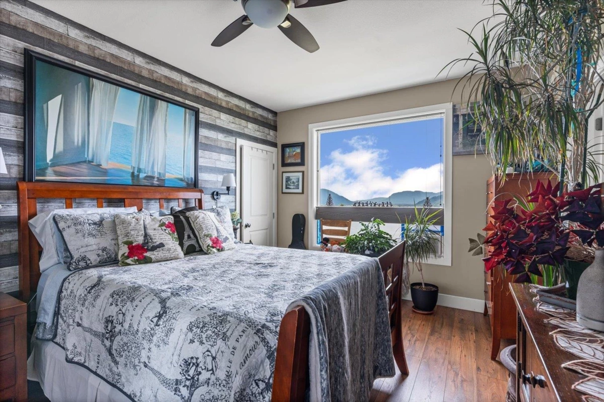 Powder Room Photo of 47215 Sylvan Drive, Chilliwack, BC