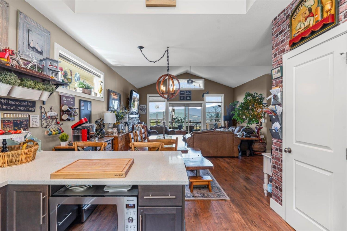Primary Bathroom Photo of 47215 Sylvan Drive, Chilliwack, BC