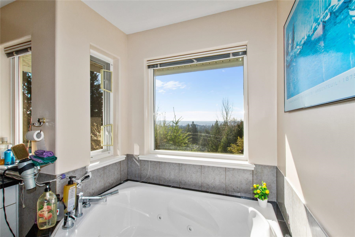 Basement Recreation Room Photo of 3866 Michener Way, North Vancouver, BC