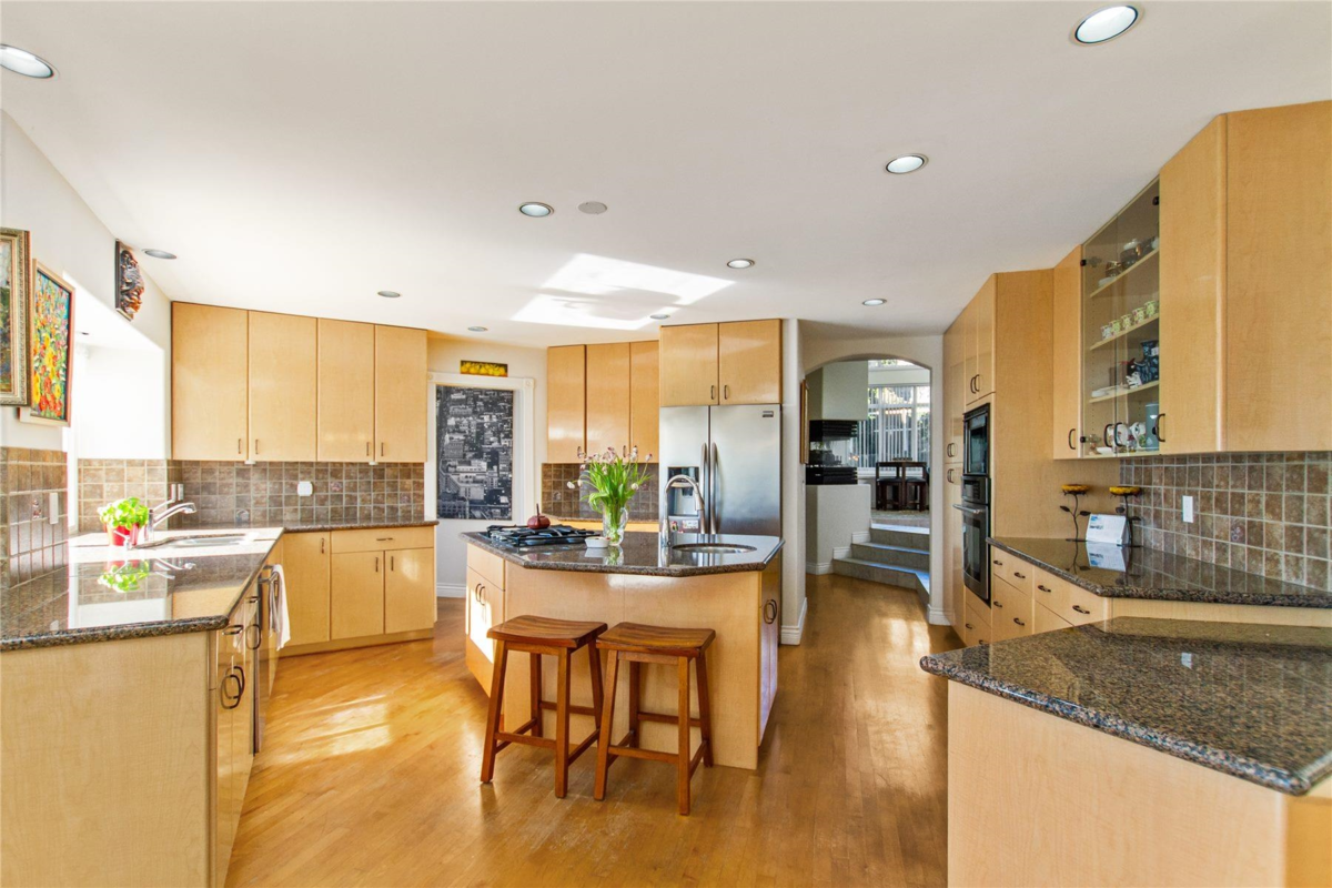 Breakfast Nook Photo of 3866 Michener Way, North Vancouver, BC