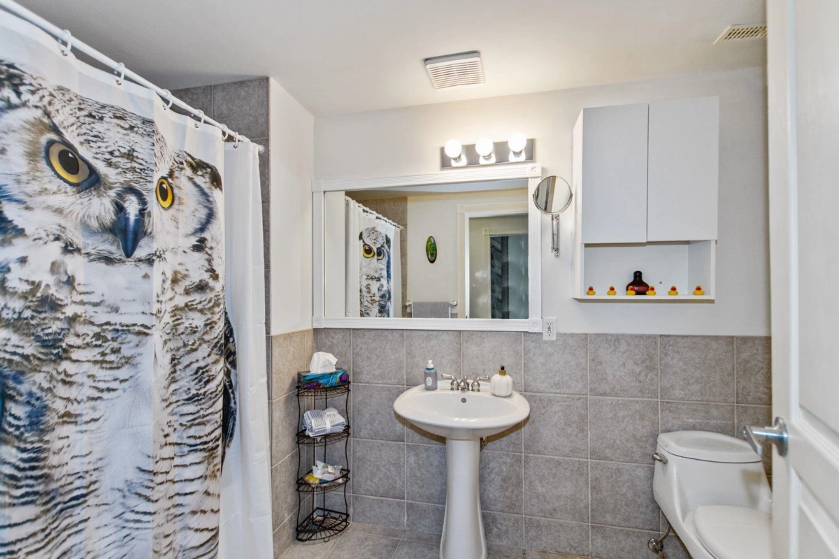 Entry Foyer Photo of 3866 Michener Way, North Vancouver, BC