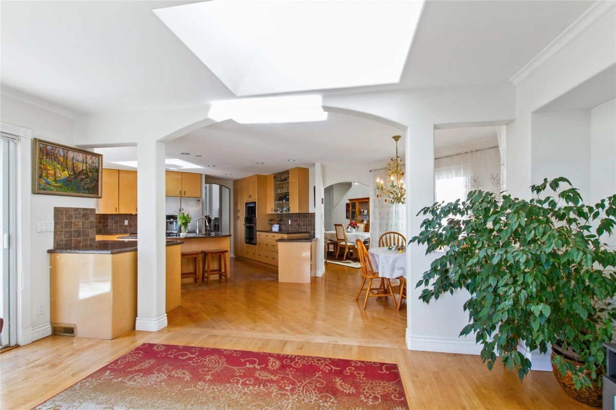 Kitchen Island Photo of 3866 Michener Way, North Vancouver, BC