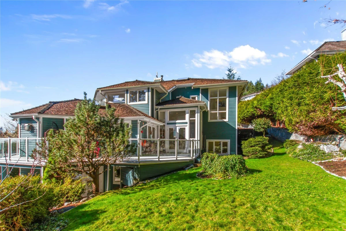 Living Room Photo of 3866 Michener Way, North Vancouver, BC