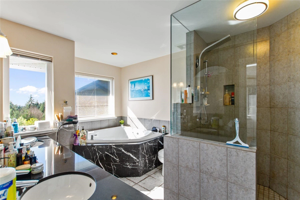 Loft / Bonus Room Photo of 3866 Michener Way, North Vancouver, BC