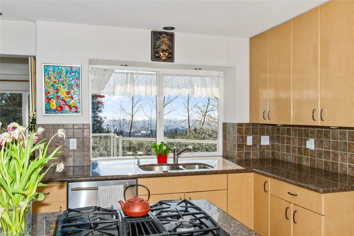 Primary Bathroom Photo of 3866 Michener Way, North Vancouver, BC