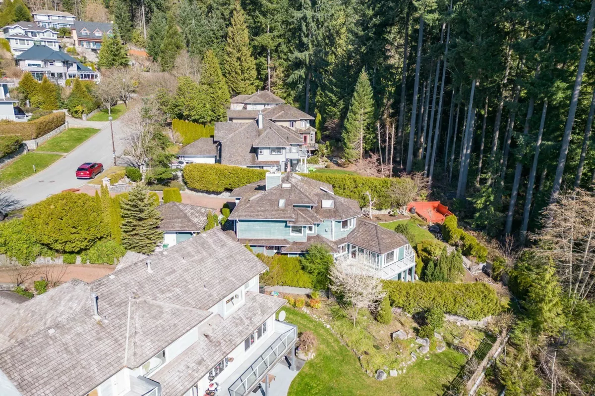 Swimming Pool Photo of 3866 Michener Way, North Vancouver, BC