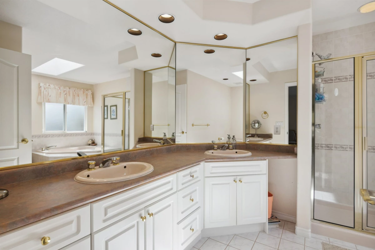 Entry Foyer Photo of 2525 Sapphire Place, Coquitlam, BC