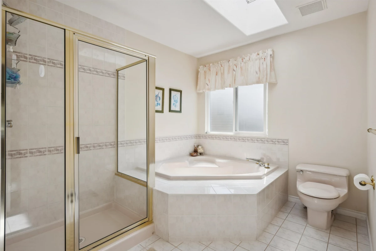 Hallway Photo of 2525 Sapphire Place, Coquitlam, BC