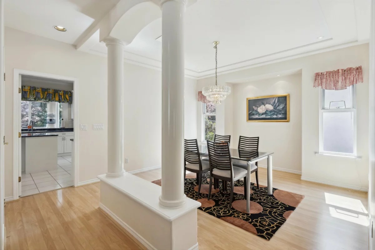 Kitchen Island Photo of 2525 Sapphire Place, Coquitlam, BC