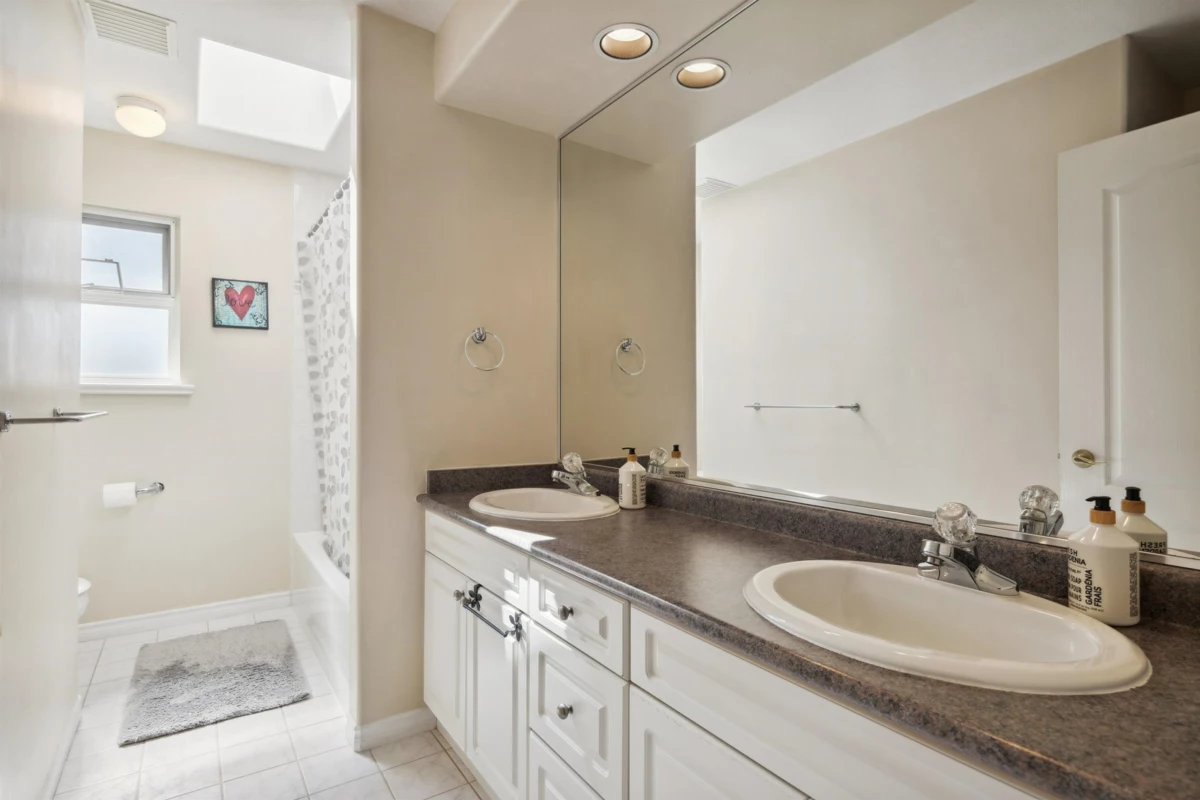 Outdoor Deck Photo of 2525 Sapphire Place, Coquitlam, BC