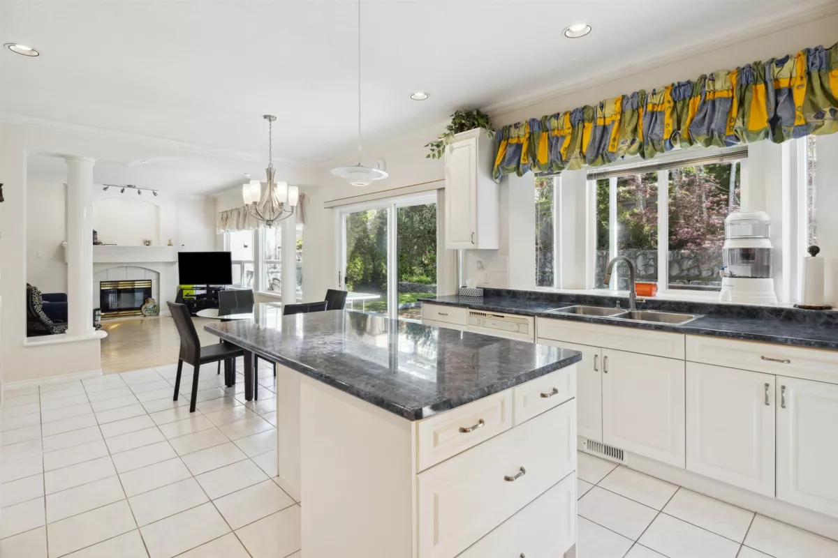 Powder Room Photo of 2525 Sapphire Place, Coquitlam, BC