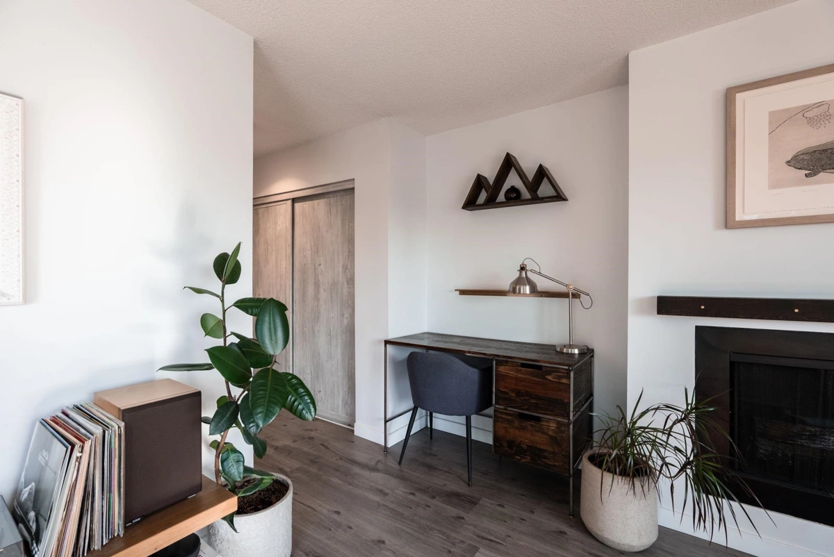 Dining Area Photo of 201 1429 William Street, Vancouver, BC