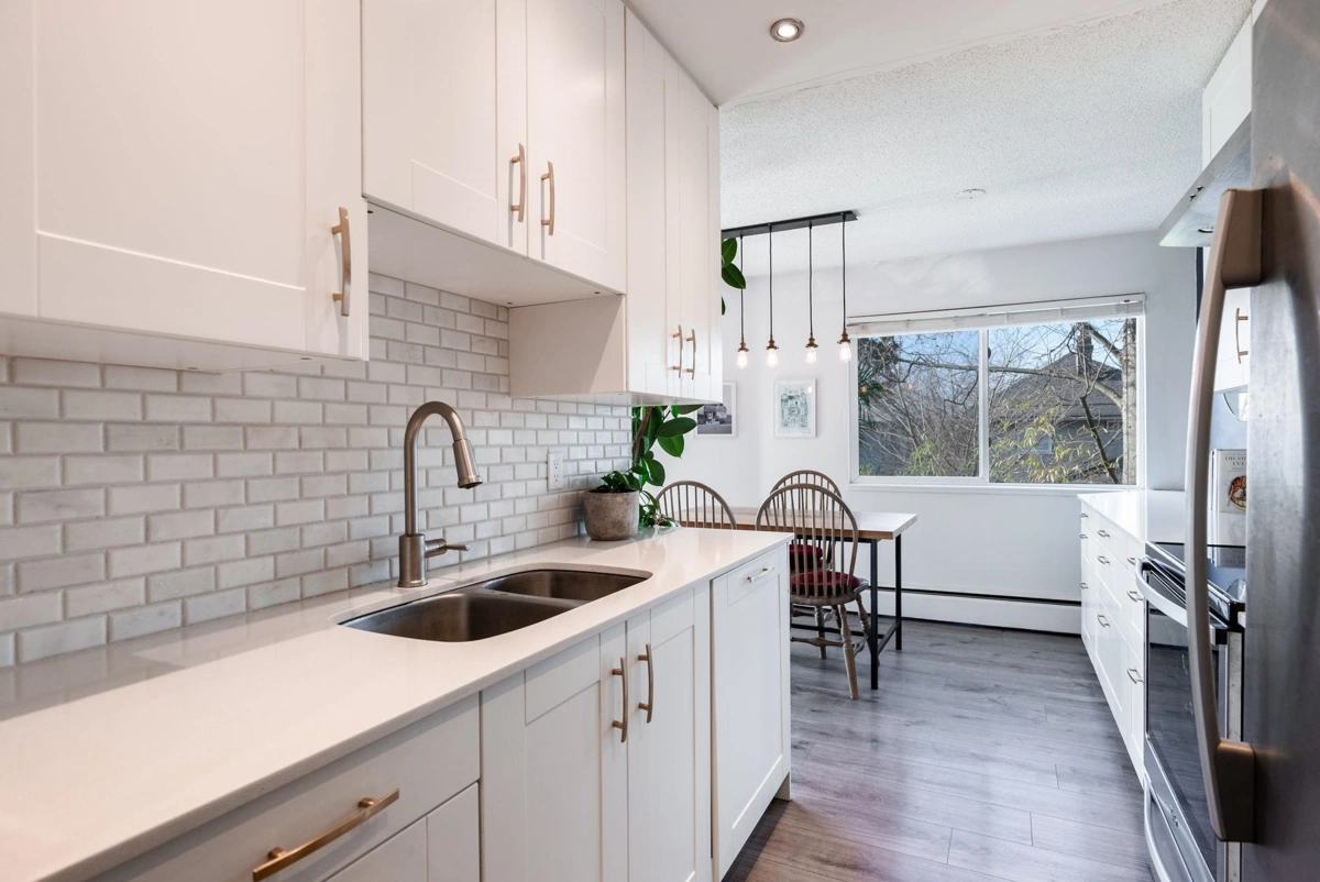 Guest Bathroom Photo of 201 1429 William Street, Vancouver, BC