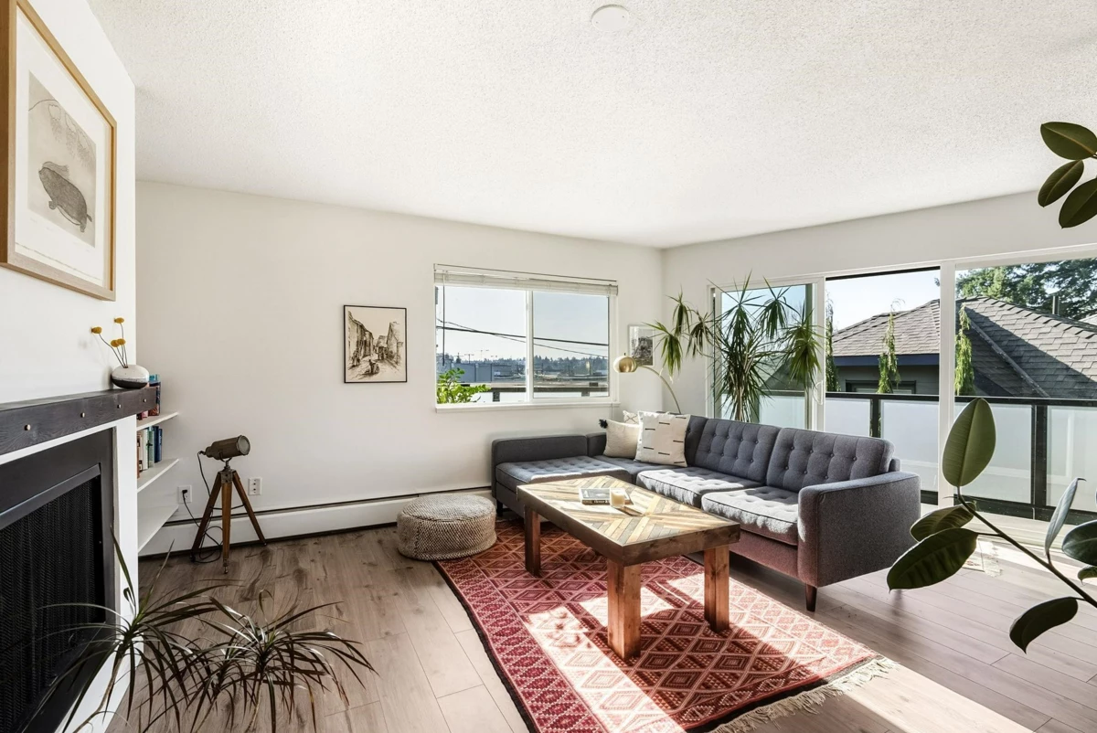 Kitchen Island Photo of 201 1429 William Street, Vancouver, BC