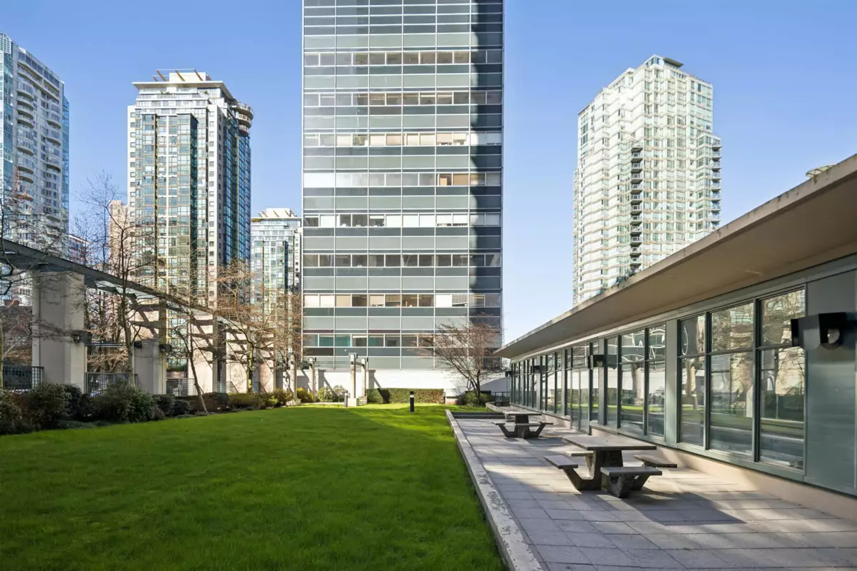 Backyard Photo of 1605 1239 W Georgia Street, Vancouver, BC