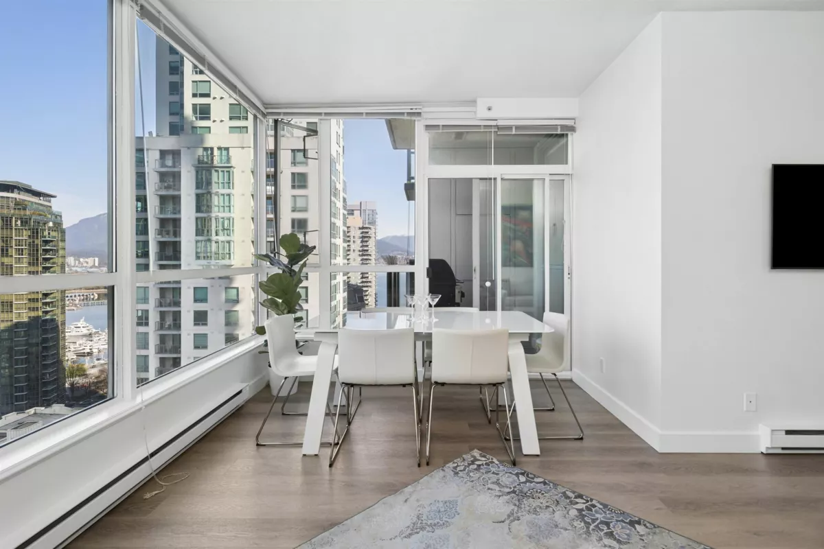 Kitchen Island Photo of 1605 1239 W Georgia Street, Vancouver, BC