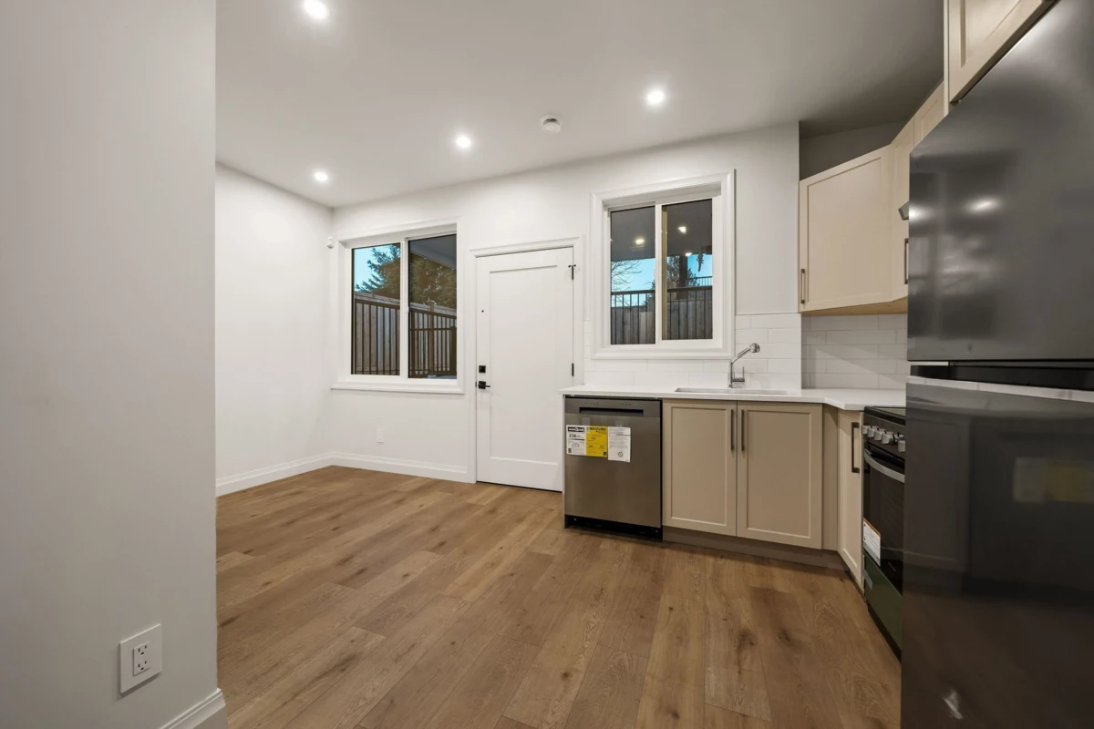 Entry Foyer Photo of 102 18171 59 Avenue, Surrey, BC