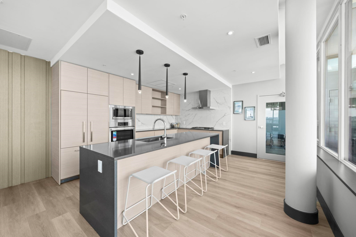 Fitness Center Photo Near 1705 823 Carnarvon Street, New Westminster, BC