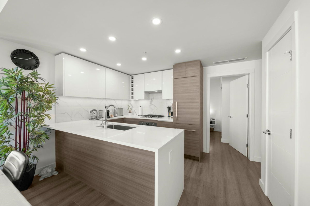 Walk-In Closet Photo of 1705 823 Carnarvon Street, New Westminster, BC