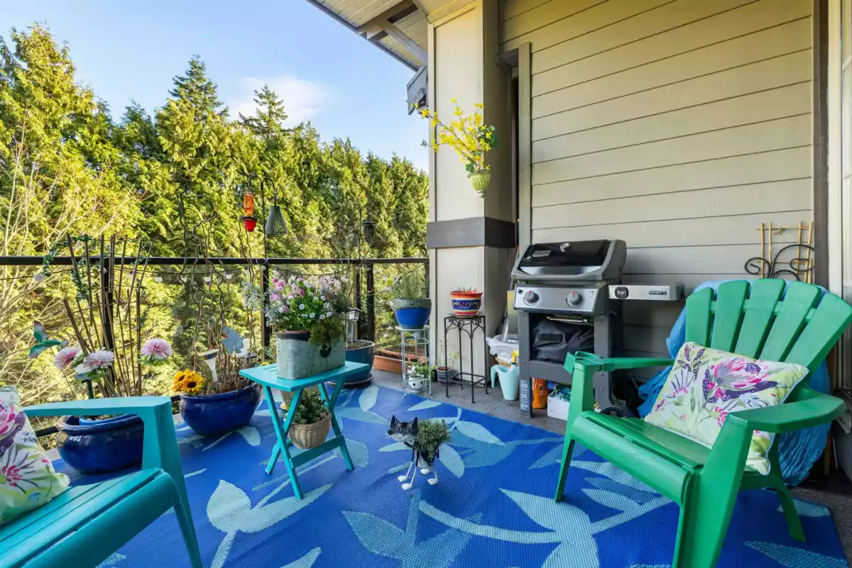 Entry Foyer Photo of 308 15185 36 Avenue, Surrey, BC