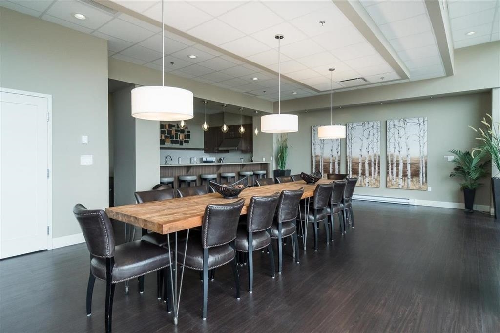 Front Yard Photo of 308 15185 36 Avenue, Surrey, BC