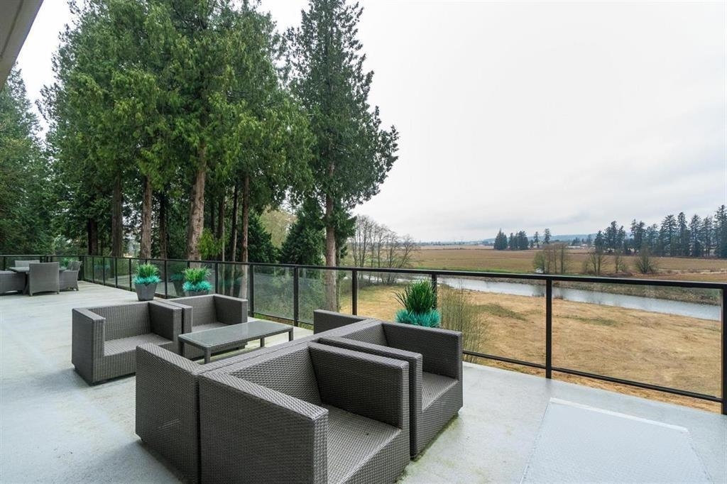 Garden / Landscaping Photo of 308 15185 36 Avenue, Surrey, BC