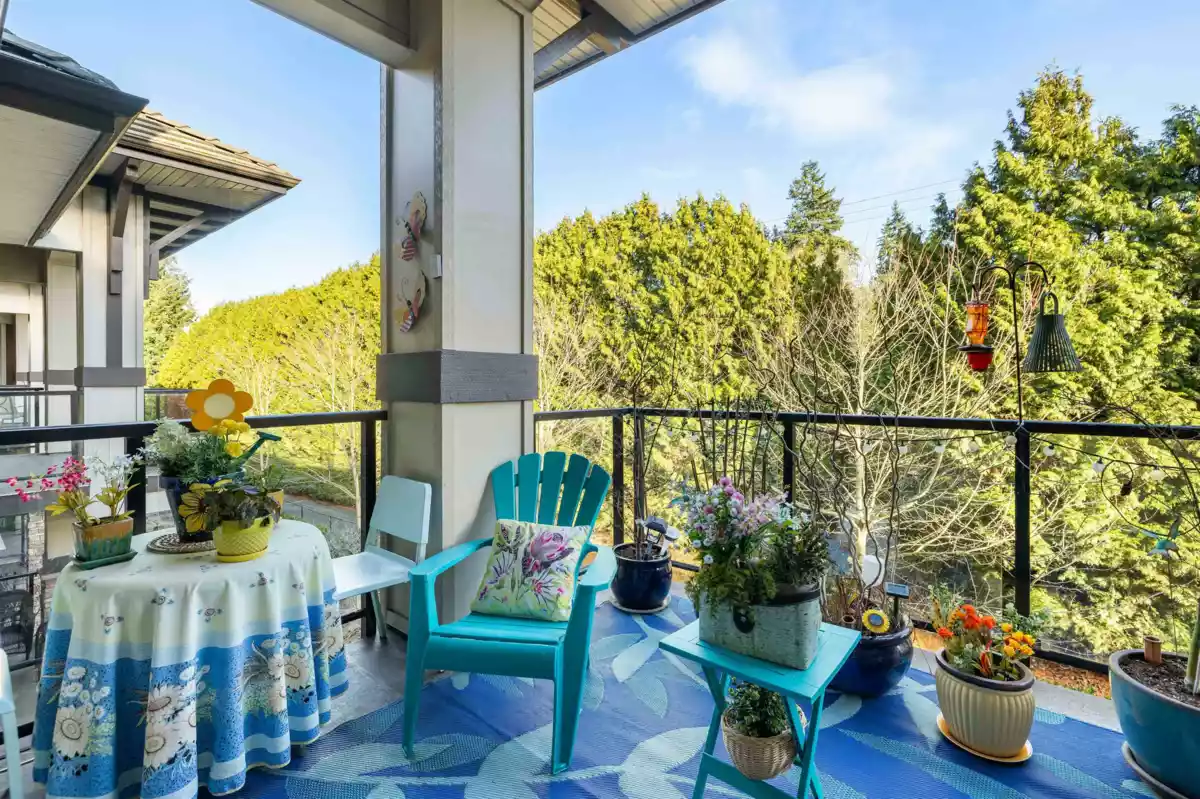 Hallway Photo of 308 15185 36 Avenue, Surrey, BC