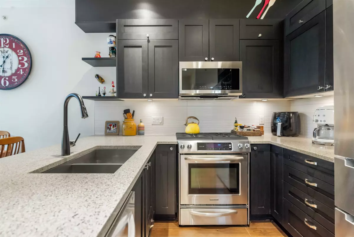 Primary Bathroom Photo of 308 15185 36 Avenue, Surrey, BC