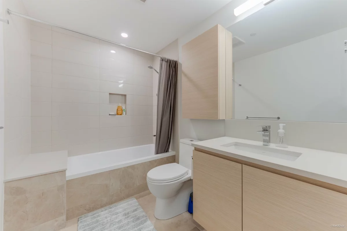 Walk-In Closet Photo of 2704 2186 Gilmore Avenue, Burnaby, BC