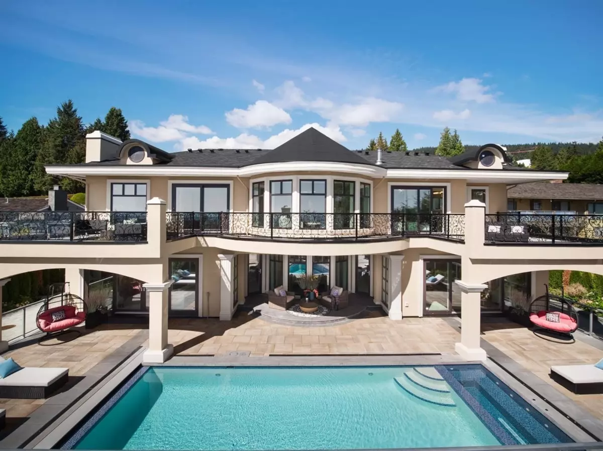 Family Room Photo of 1335 Chartwell Drive, West Vancouver, BC