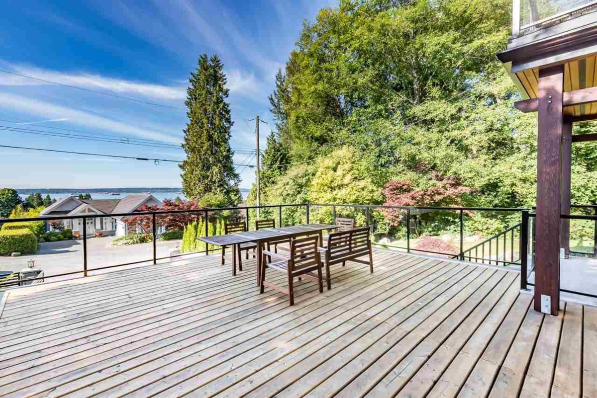 Family Room Photo of 2479 Ottawa Avenue, West Vancouver, BC