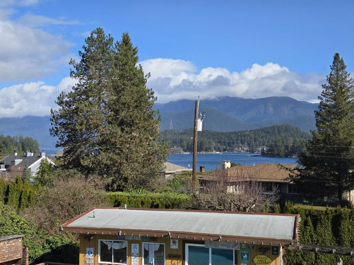Family Room Photo of 534 Beachview Drive, North Vancouver, BC