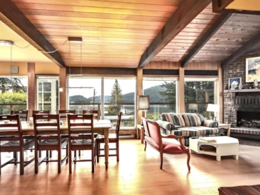 Breakfast Nook Photo of 534 Beachview Drive, North Vancouver, BC