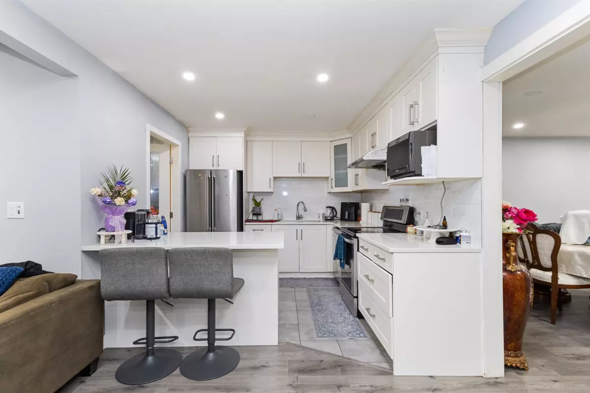 Family Room Photo of 6860 134 Street, Surrey, BC
