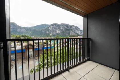 214 1365 Pemberton Avenue, Squamish, BC, Squamish — Apartment/Condo for sale