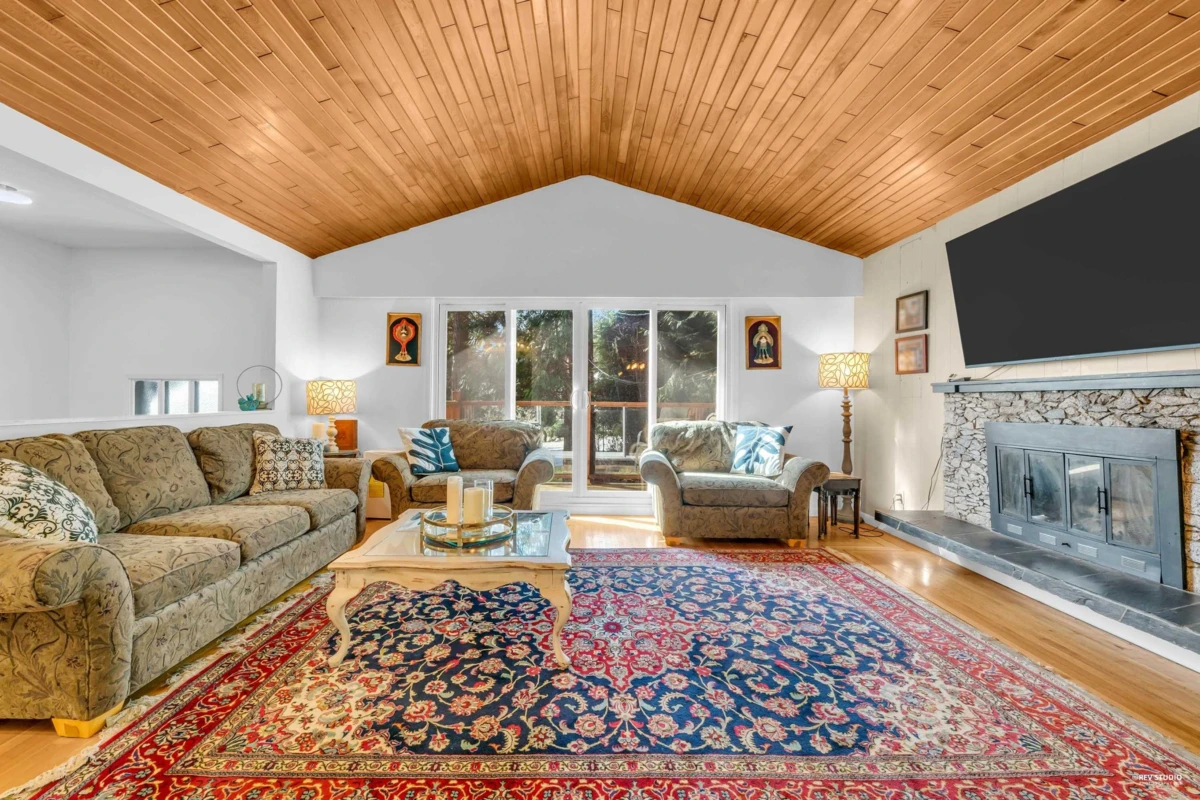 Dining Area Photo of 5325 Marine Drive, West Vancouver, BC