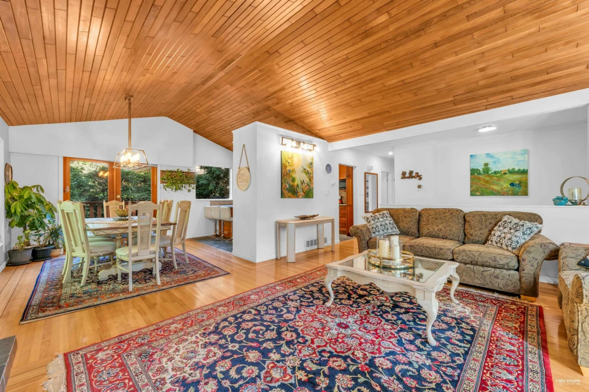 Living Room Photo of 5325 Marine Drive, West Vancouver, BC