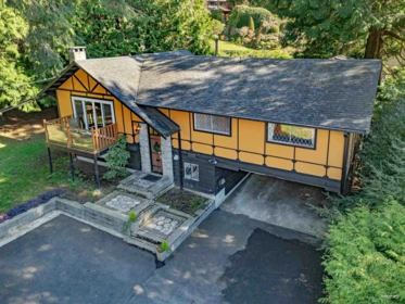Backyard Photo of 5325 Marine Drive, West Vancouver, BC