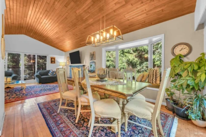 Breakfast Nook Photo of 5325 Marine Drive, West Vancouver, BC