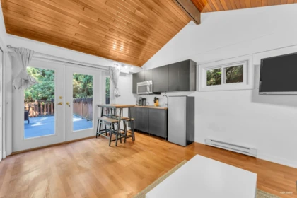 Hallway Photo of 5325 Marine Drive, West Vancouver, BC