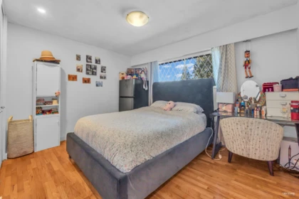 Laundry Room Photo of 5325 Marine Drive, West Vancouver, BC