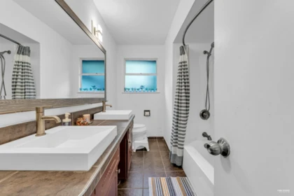 Mudroom Photo of 5325 Marine Drive, West Vancouver, BC