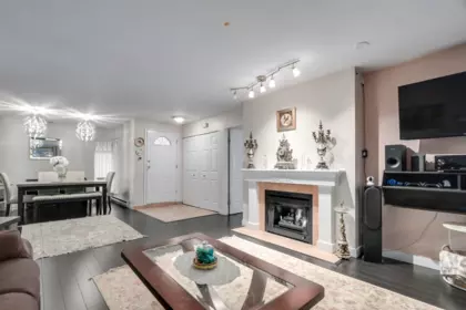 204 2733 Atlin Place, Coquitlam, BC, Coquitlam — Apartment/Condo for sale
