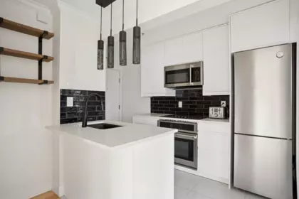 Kitchen Photo of 213 1940 Barclay Street, Vancouver, BC