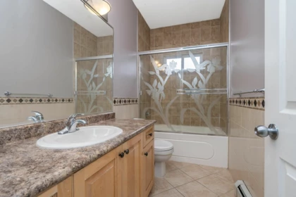 Entry Foyer Photo of 15688 88 Avenue, Surrey, BC