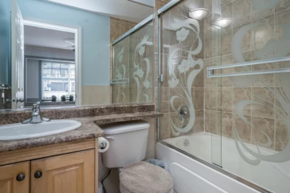 Kitchen Photo of 15688 88 Avenue, Surrey, BC