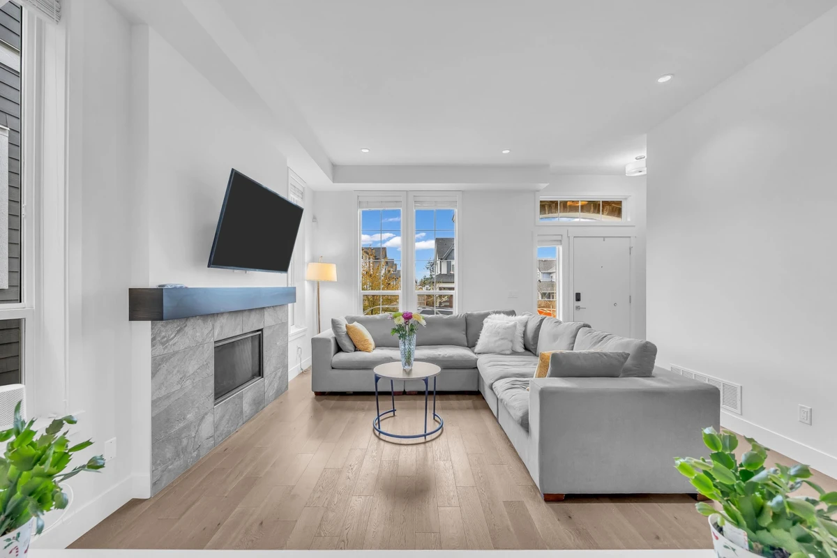 Dining Area Photo of 16549 21 Avenue, Surrey, BC