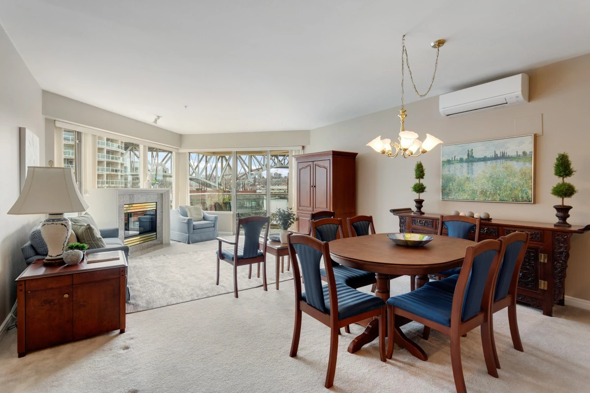 Family Room Photo of 504 1600 Hornby Street, Vancouver, BC