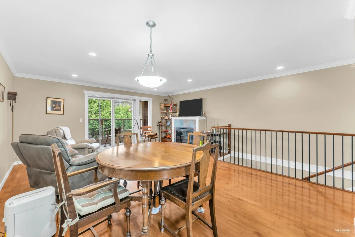 Kitchen Photo of 4 14921 Thrift Avenue, White Rock, BC